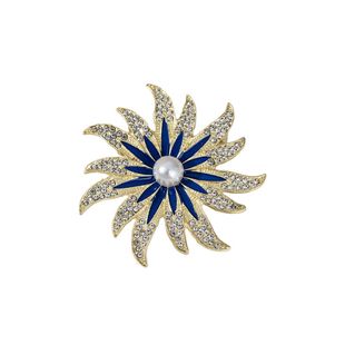 2024 Pearl Sunflower High-end Brooch Women's Exquisite Design Sense Coat Corsage Pin Niche Elegant Jewelry