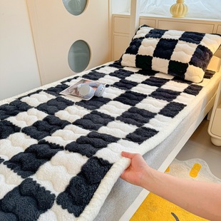 2024 Autumn and Winter New Type A Arctic Fleece Checkerboard Padded Cotton Soft Mattress Mattress Mattress Mattress Mattress Mattress Mattress Mattress Mattress
