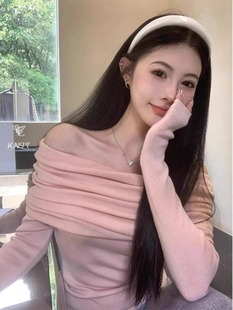 Чистые плечи ключицы с длинными рукавами