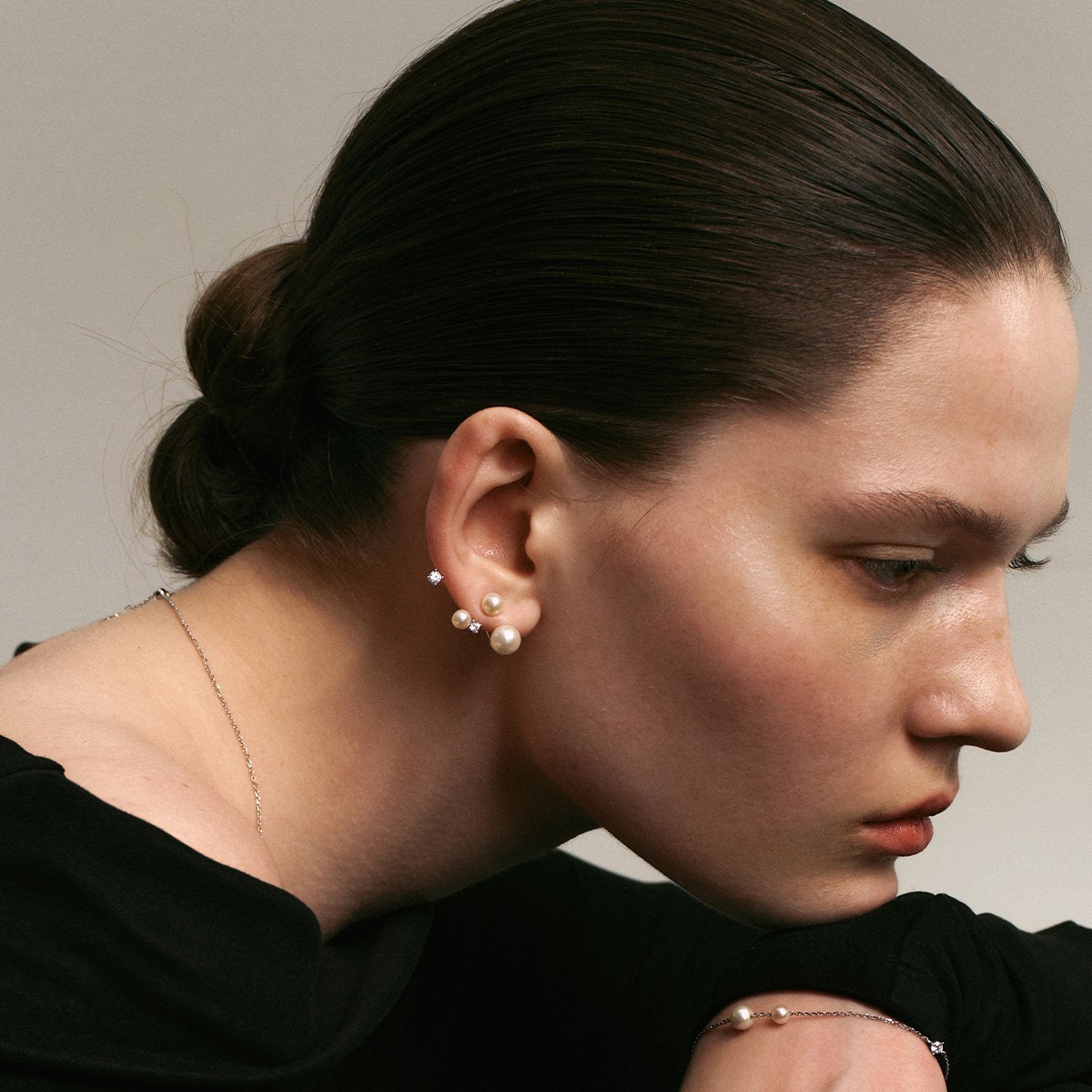 Light Luxury Floating Pearl Earrings for Women, Asymmetrical Niche Fashion with a Cool Vibe, 925 Silver Zircon Stud Earrings, Gift for Girlfriend