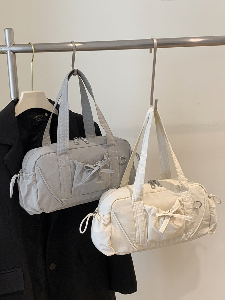 Stylish and versatile travel bag, simple and lightweight nylon luggage for travel, yoga, exercise, fitness, school, accommodation, and boarding bag.