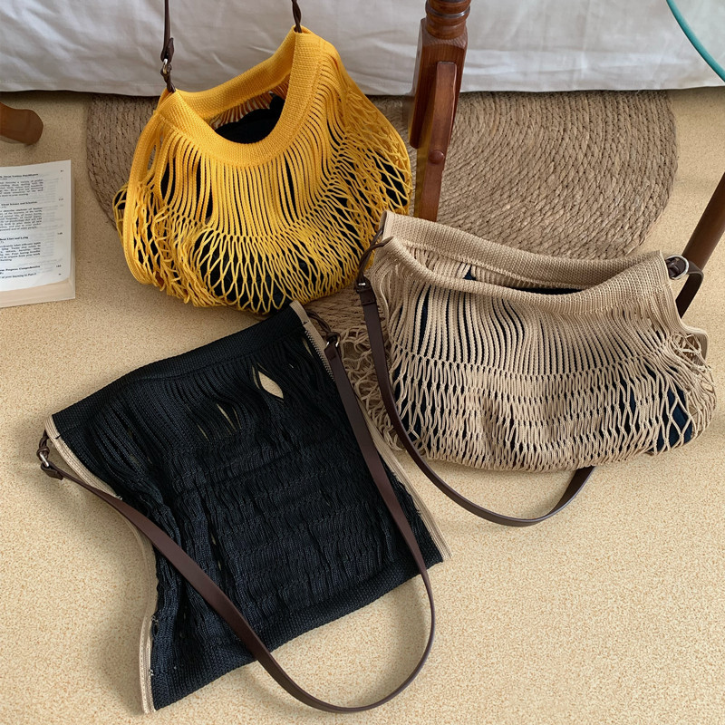 Niche design, minimalist casual fabric mesh shopping bag for women, 2026 new style, versatile, fashionable, large capacity shoulder bag.
