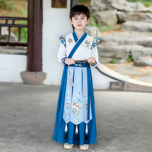 Мальчик Hanfu красивый китайский стиль весной и осенью