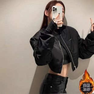 Хлопок утолщенный осенняя корейская версия дизайна ощущает нишу с рукавами и рукавами, свободные плечи, короткий бейсбольный костюм, модная куртка для женщин
