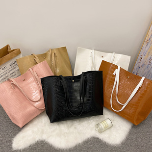 Ladies bag 2022 new street fashion crocodile tote bag portable large capacity bag a generation of hair