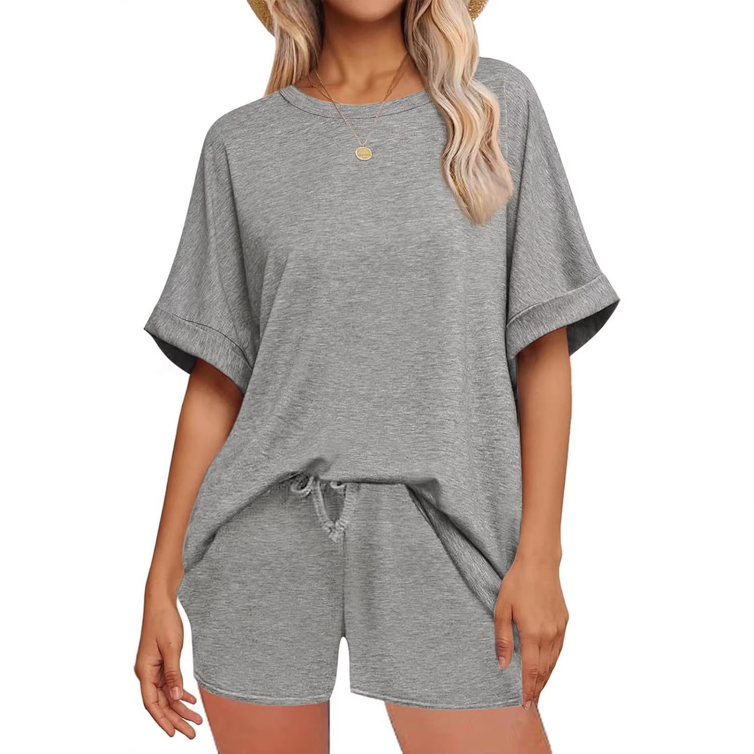 Koʻpsira T-shirt va shortli ayollar ikki qismli choʻmliq