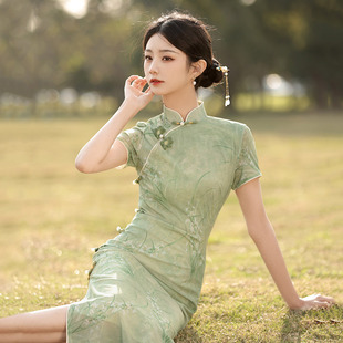 Длинный Cheongsam 2024 новые молодые женщины могут носить ретро-стройное традиционное платье с восемью пряжками