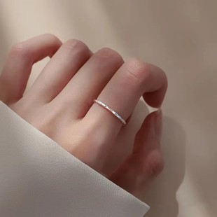925 серебряных сахарных бумажных колец нерегулярные текстурированные кольца, чтобы открыть рот 2025 новый летний продукт дикий дизайн нишевые серебряные