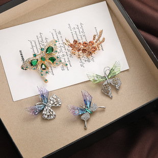 European and American Fashion Diamond Hollow Butterfly Brooch Clothing Accessories Electroplated Alloy Anti-running Jewelry Accessories Corsage