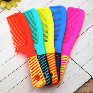 Household colorful comb plastic beauty hair comb [one yuan 2 yuan shop stall supply wholesale]]