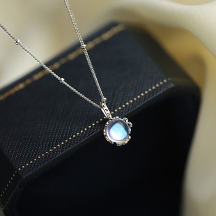 Korean Style New Moonstone Pendant Necklace Women's Fresh Sweet Elegant Niche Light Luxury Petal Design Clavicle Chain