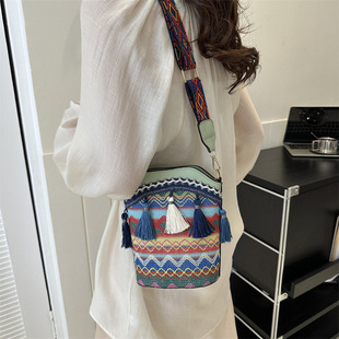 2023 New Ethnic Style Bag Women's Fashionable All-match Crossbody Bucket Bag Bohemian Embroidered Tassel Hanfu Bag