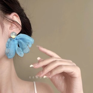 Seaside super fairy atmosphere blue chiffon earrings niche design high-grade earrings gentle temperament holiday style earrings
