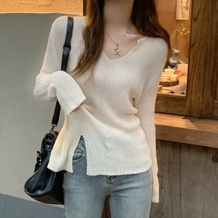 Knitted top 2023 early autumn new women's V-neck sweater design sense niche thin autumn long sleeve