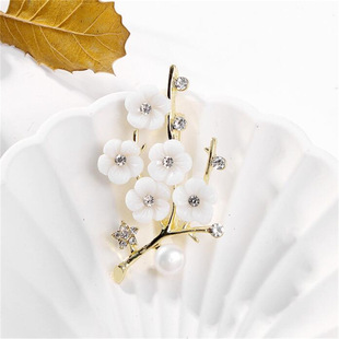 Antique creative shell plum blossom brooch temperament elegant fresh pin cheongsam suit autumn and winter clothing accessories wholesale