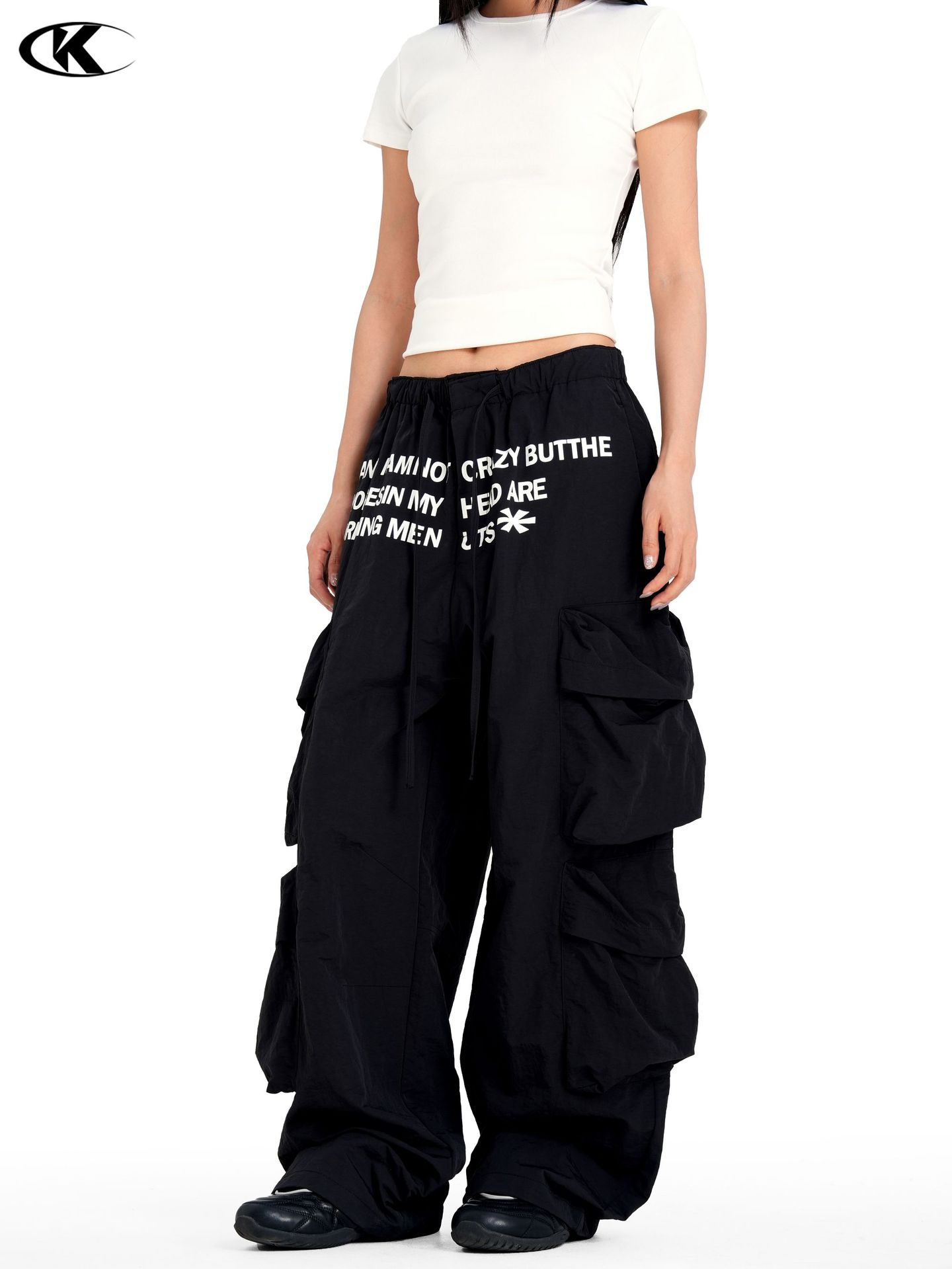 11Kn American Retro Workwear Multi-Pocket Pants for Men and Women with Elastic Waist, Street Style Design, Letter Print, Loose Fit, Quick-Dry Pants