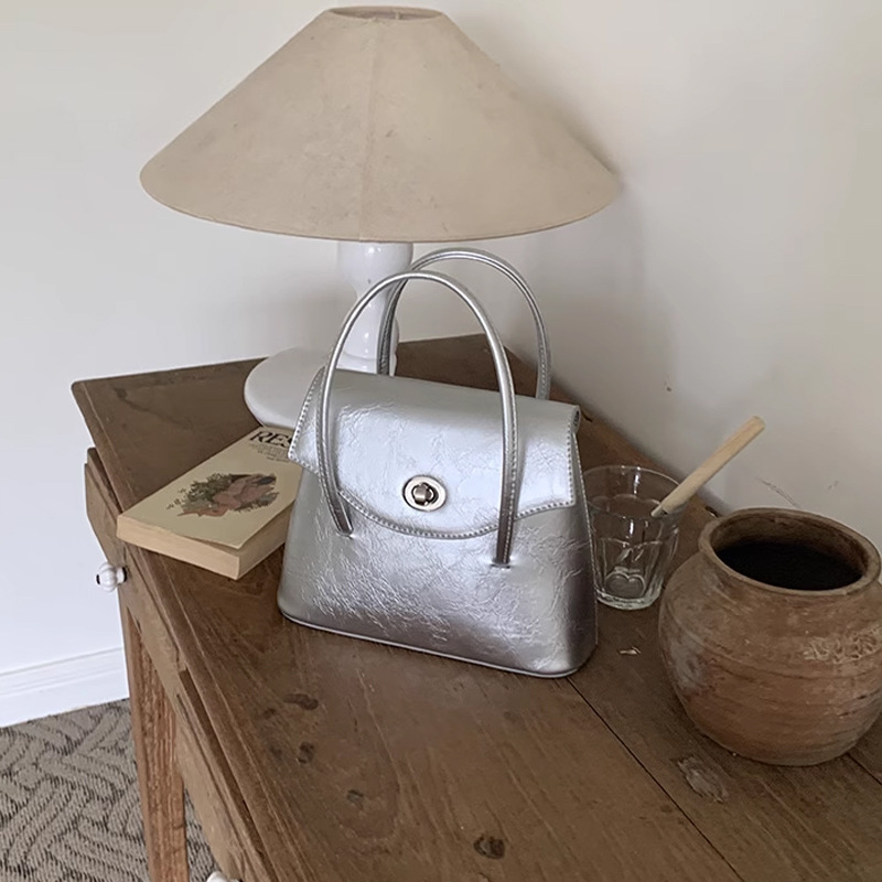 2025 Korean Style New Fashionable and Versatile Oil-Waxed Leather Lock Buckle Retro Handbag, INS Style Elegant Shoulder/Crossbody Bag for Women