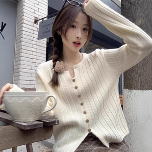 V-neck this year's popular long-sleeved single-breasted elegant sweater women's autumn slim-fit slim sweater gentle style top