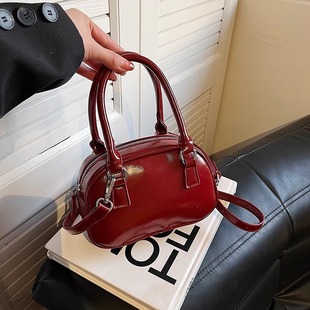 Red New Year Portable Small Square Bag Women's 2024 New Autumn and Winter Fashion Popular Explosions All-match Texted Crossbody Bag