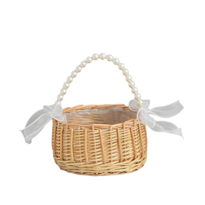 Large country-style wedding flower basket, sprinkled with flower petals and pearls, rattan basket, woven gift basket, photo decoration basket