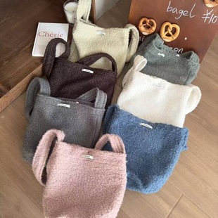 South Korea Dongdaemun New Soft Velvet Plush Bucket Bag Shoulder Carrying Backpack Autumn and Winter Women's Overcoat Wear Large Capacity
