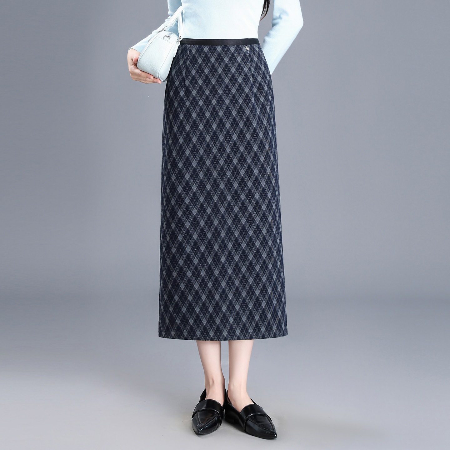 Commuting style plaid A-line skirt for women, 2026 autumn new vintage dark blue mid-length high-waisted straight skirt
