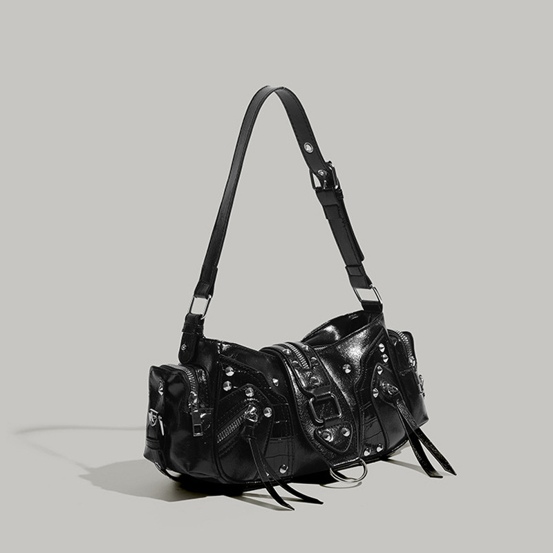 Niche design, sexy oil-waxed leather motorcycle shoulder bag, 2025 new stylish and chic studded bag, single shoulder crossbody bag.