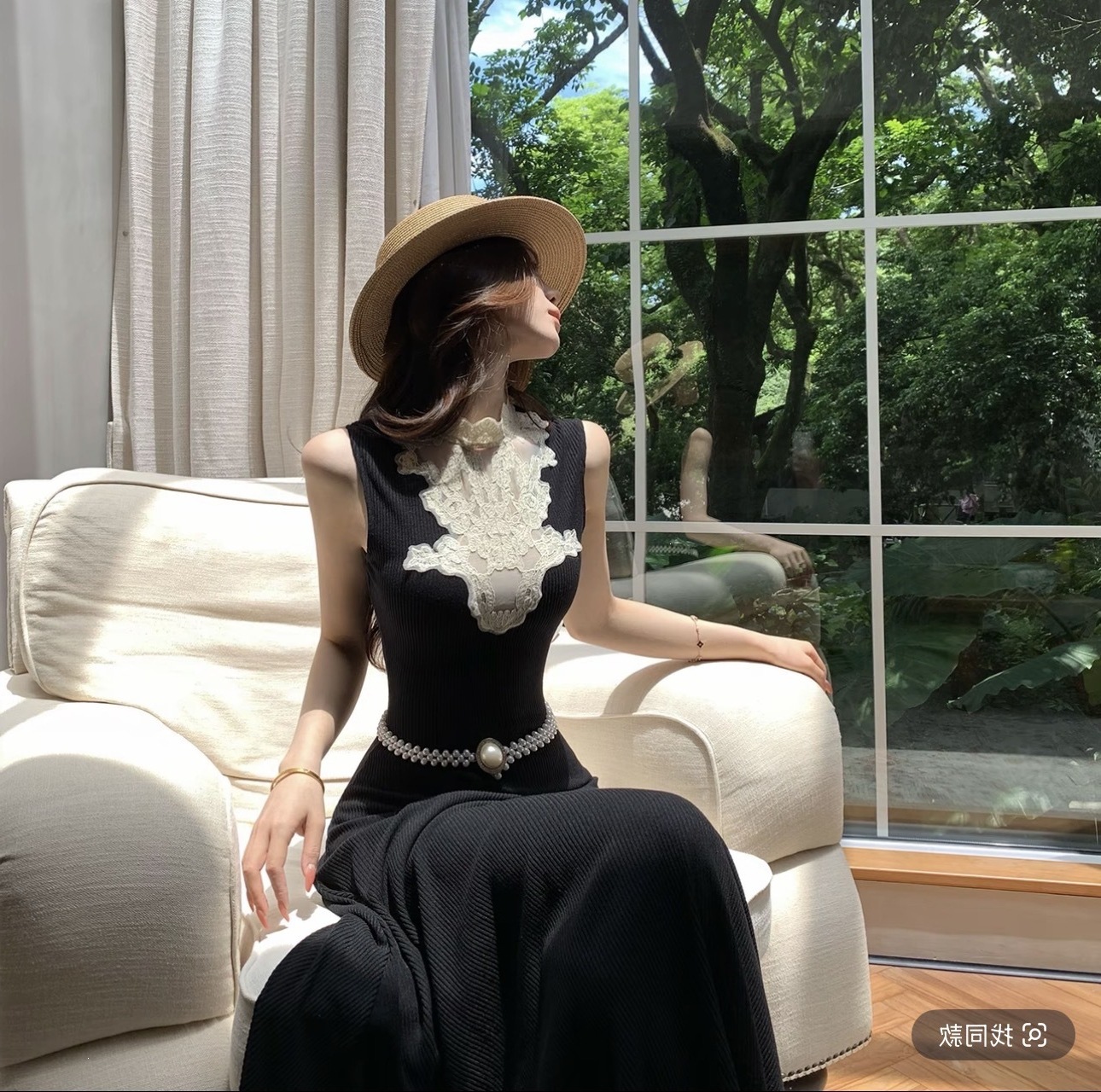Muzi Li's Li Lin Xue Xuguang French Retro Hepburn Style Lace Patchwork Knit Dress with a Cinched Waist and Long Skirt