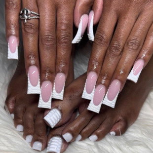 Cross-border Hot Sale Duckbill Fake Nails White Plaid Simple Wearing Nails Removable Fake Nails Wholesale