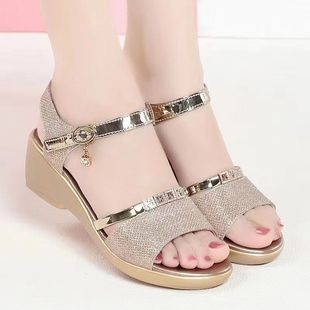 Soft Sole Fashionable Middle-aged Moms Shoes Flat All-match One-line Sandals with Strap for 2025 Summer New Wedge Sandals for Women