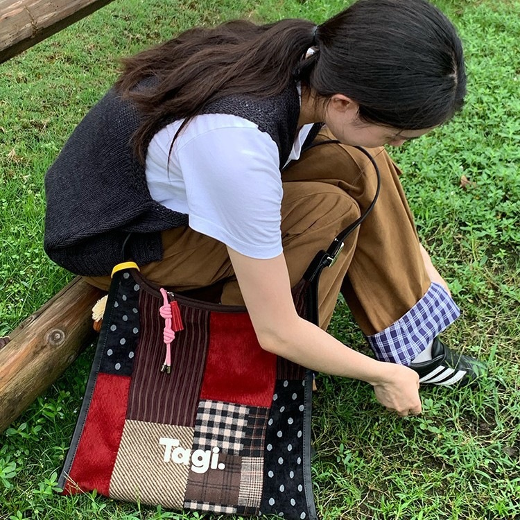 Tagi. Everyday casual color-blocked corduroy shoulder bag with denim patchwork design, large capacity crossbody bag/handbag.