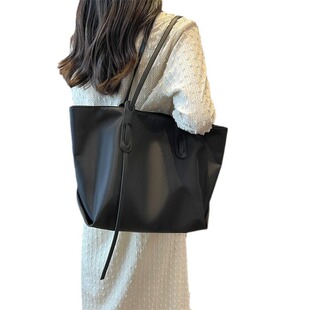 Casual Bag Women's 2024 New Fashionable Shoulder Bag Large Capacity Autumn Fashion Class Commuter Tote Bag