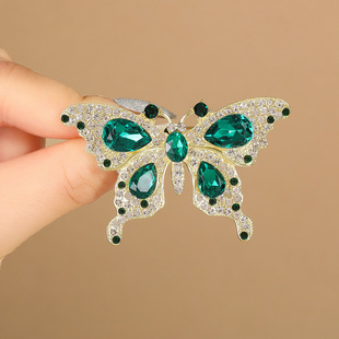 New butterfly brooch French retro high-grade niche corsage clothing accessories wholesale autumn and winter New