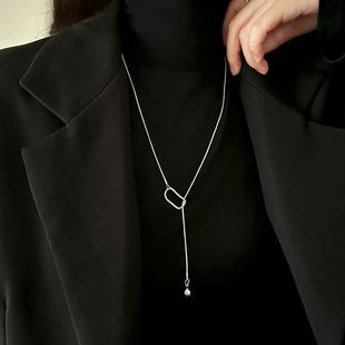 Осенняя и зимняя цепочка свитера треугольная геометрия может тянуть ожерелье легкая роскошь мода дикий темперамент простой внутренний ожерелье