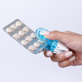 Japanese imported medicine taking device portable medicine peeling device medicine anti-pollution artifact portable medicine sub-packing box portable medicine box