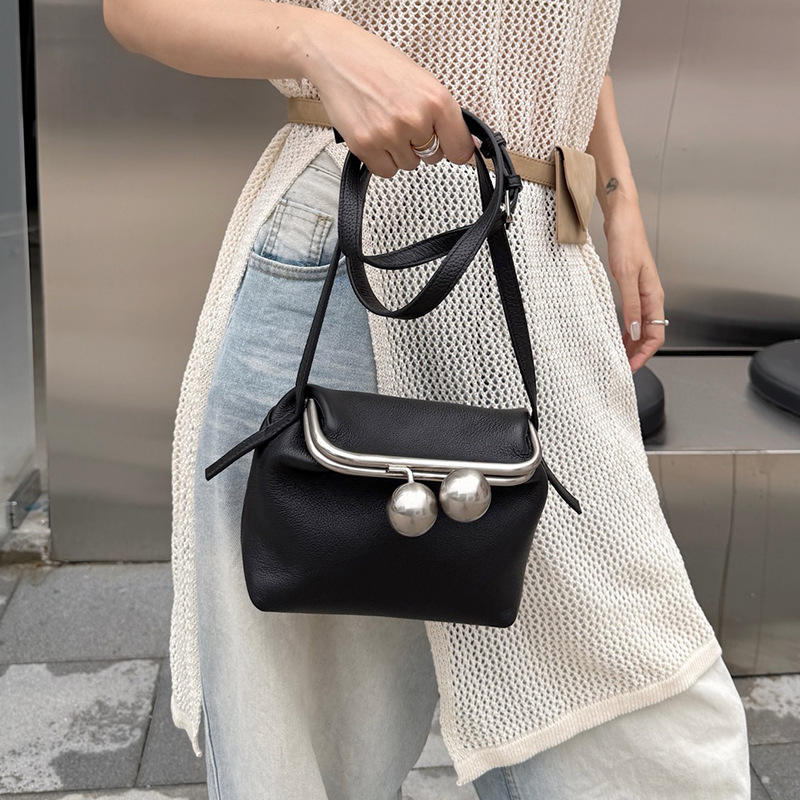 2026 New Women's Handbag Genuine Leather Clip Bag, Niche Design, Cowhide Shell Bag, Exquisite Shoulder/Crossbody Bag, Small Handbag