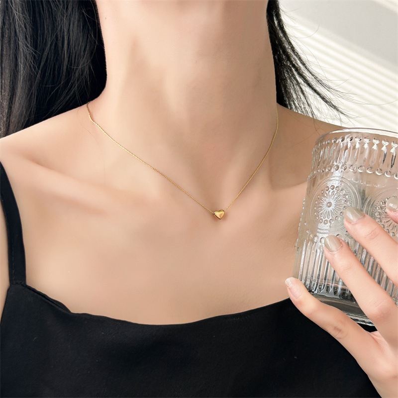 Cross-Border Amazon Heart-Shaped Pendant Necklace for Women, Korean Simple and Exquisite Niche Light Luxury Necklace, Small and Delicate Heart Design