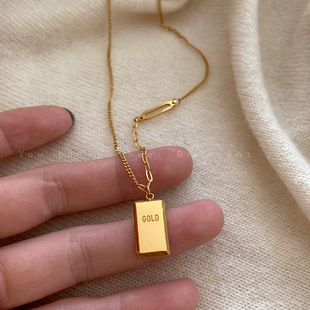 2023 autumn and winter New rich small gold brick titanium steel clavicle necklace niche design fashion all-match pendant