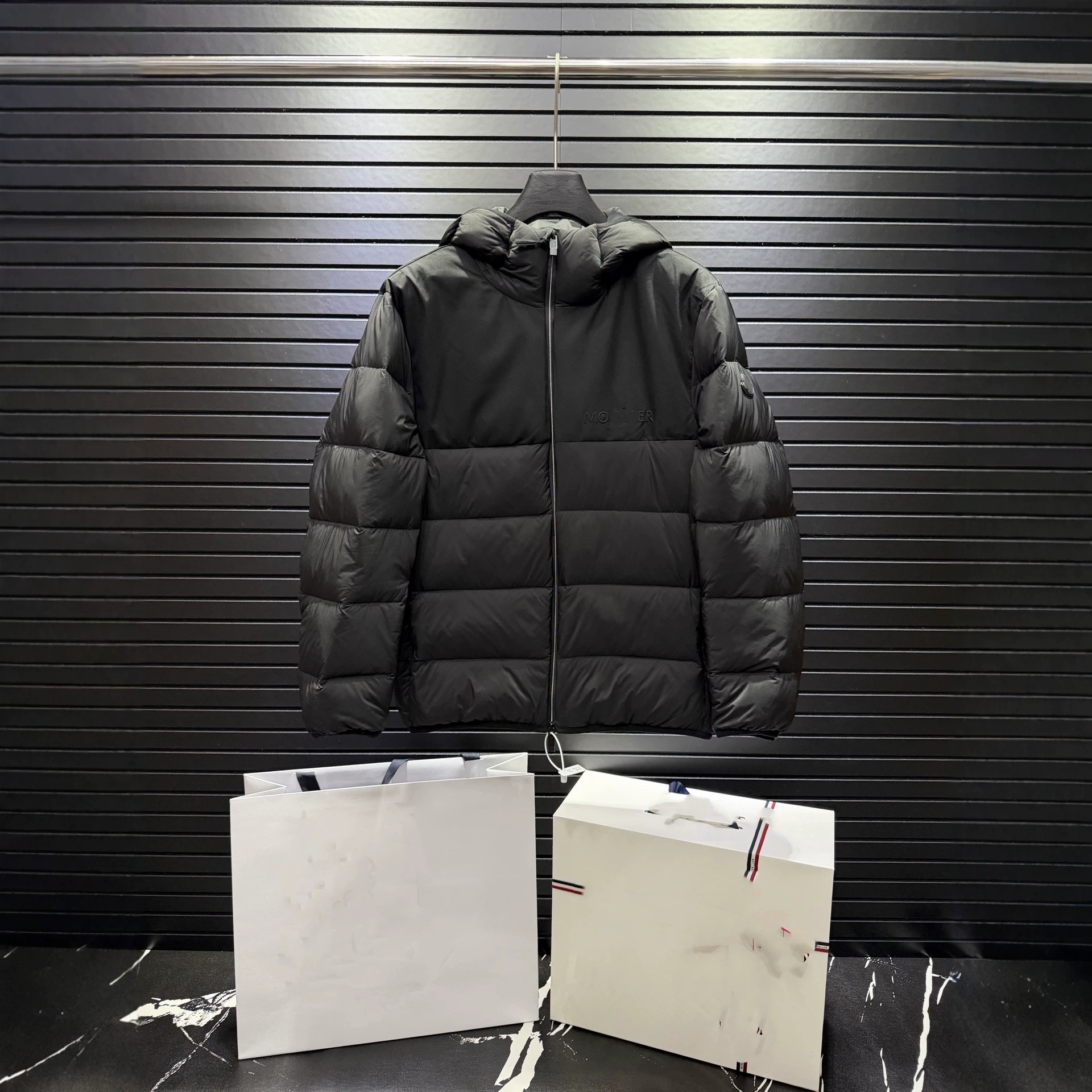 High-quality (90% down) classic black label hooded down jacket for men and women, short style, ultra-lightweight filled coat