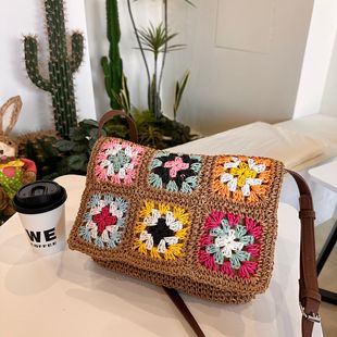 Factory wholesale delivery grandma Plaid crossbody straw bag new contrast color single room hand woven bag female beach bag
