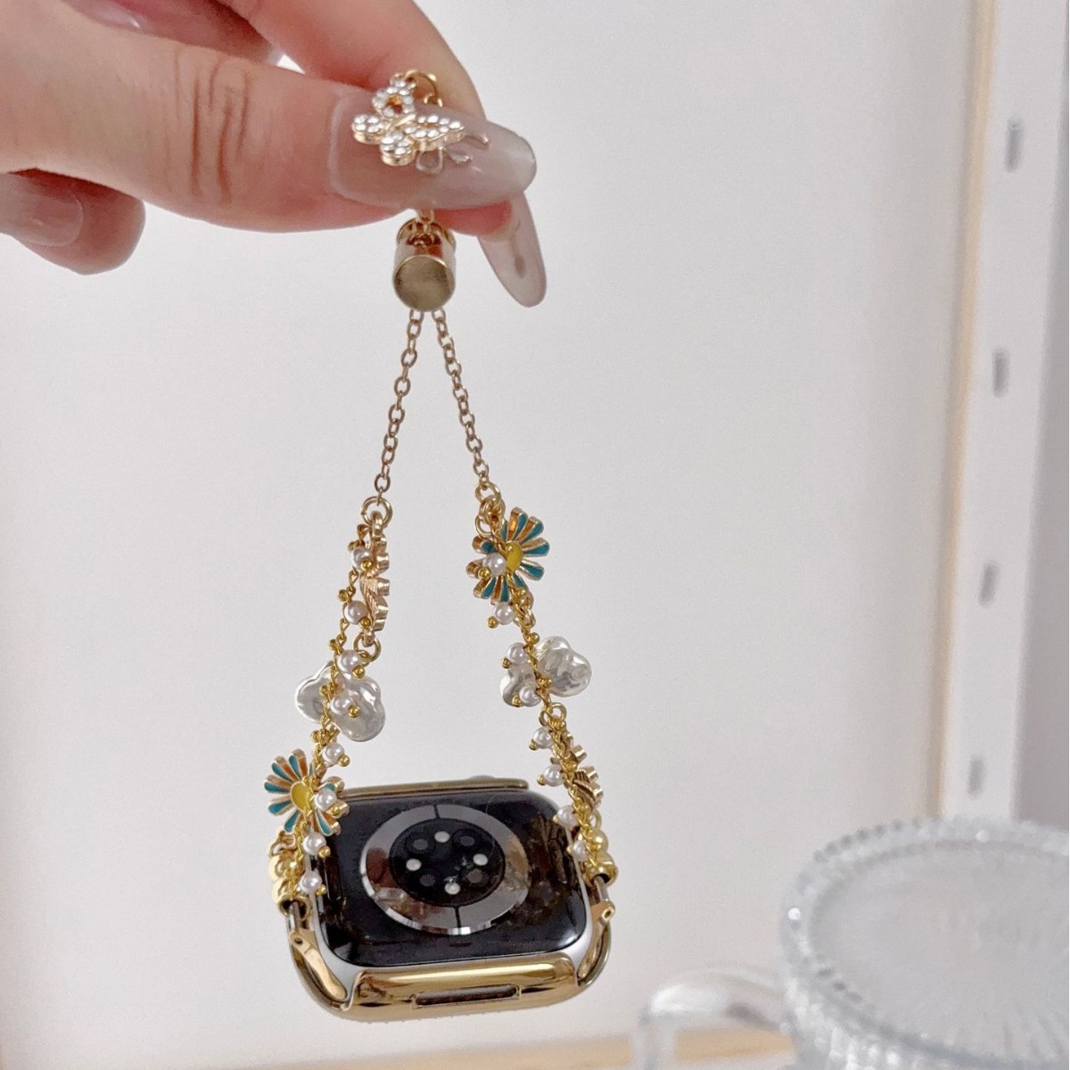 Compatible with Apple S10 watch band, Apple Watch, Chanel-style pearl flower metal chain watch band, iWatch 9