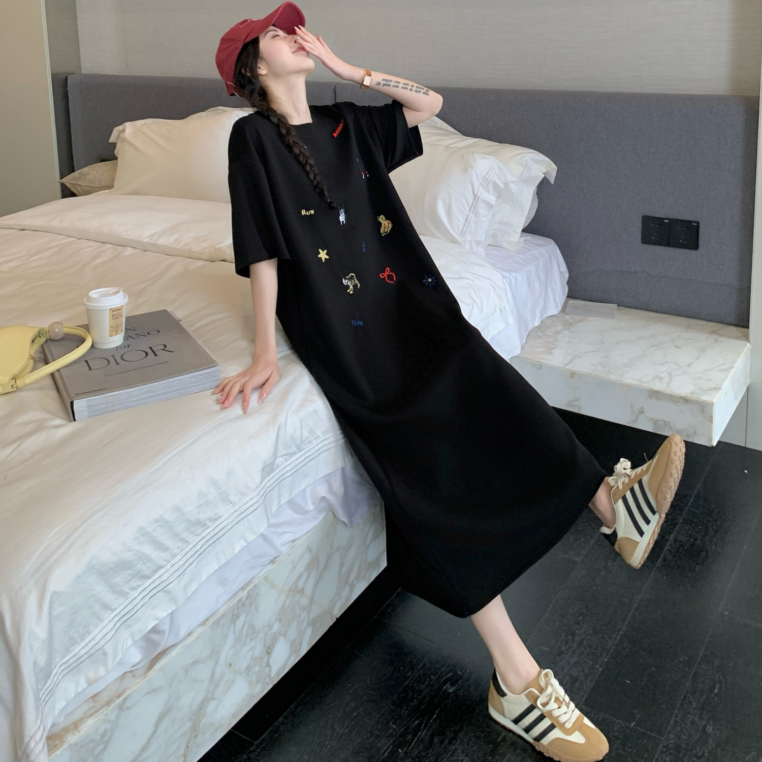 53099 #2025 여름 새로운 게으른 캐주얼 반팔 티셔츠 원피스 자수 플러스 사이즈 스트레이트 루즈 원피스 여성