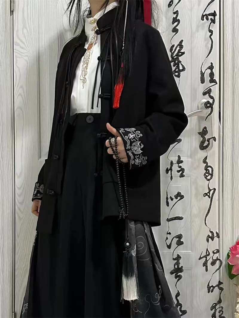 Guofeng New Chinese Style Black Embroidered Jacket Women's 2025 Spring New Niche Design High-grade Buckle Top