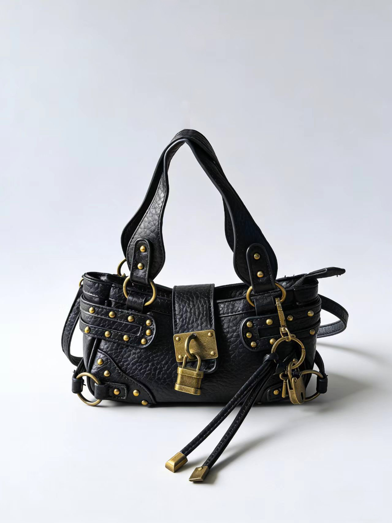 New millennial hot girl style, new niche retro studded street motorcycle bag, mini crossbody phone bag