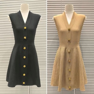2024 autumn and winter new gold buckle French elegant waist slim sleeveless V-neck knitted dress