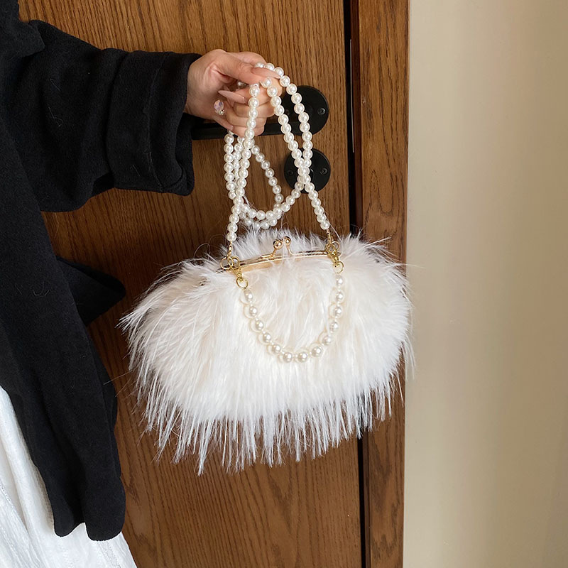 Long-haired, fluffy, tassel-trimmed, bouncy handbag, Korean style, versatile, pearl chain, shoulder/crossbody bag for women.