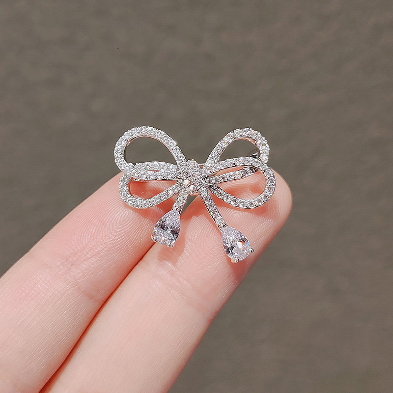 Bow anti-exposure brooch temperament neckline pin fixed clothes coat suit accessories corsage pin wholesale