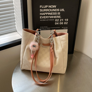 Summer beautiful niche class commuter bag large capacity bag women's bag 2024 new leisure shoulder tote bag