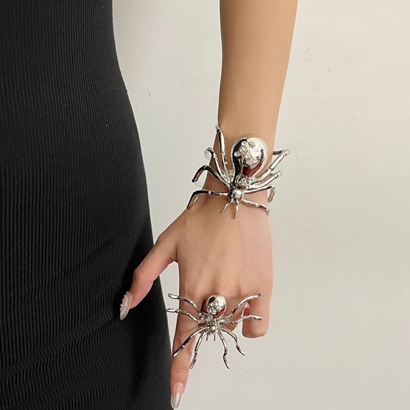 ZR2025 Autumn and Winter New Exaggerated Flash Diamond Metal Big Spider Opening Bracelet Women's Light Luxury High-end Wide Bracelet