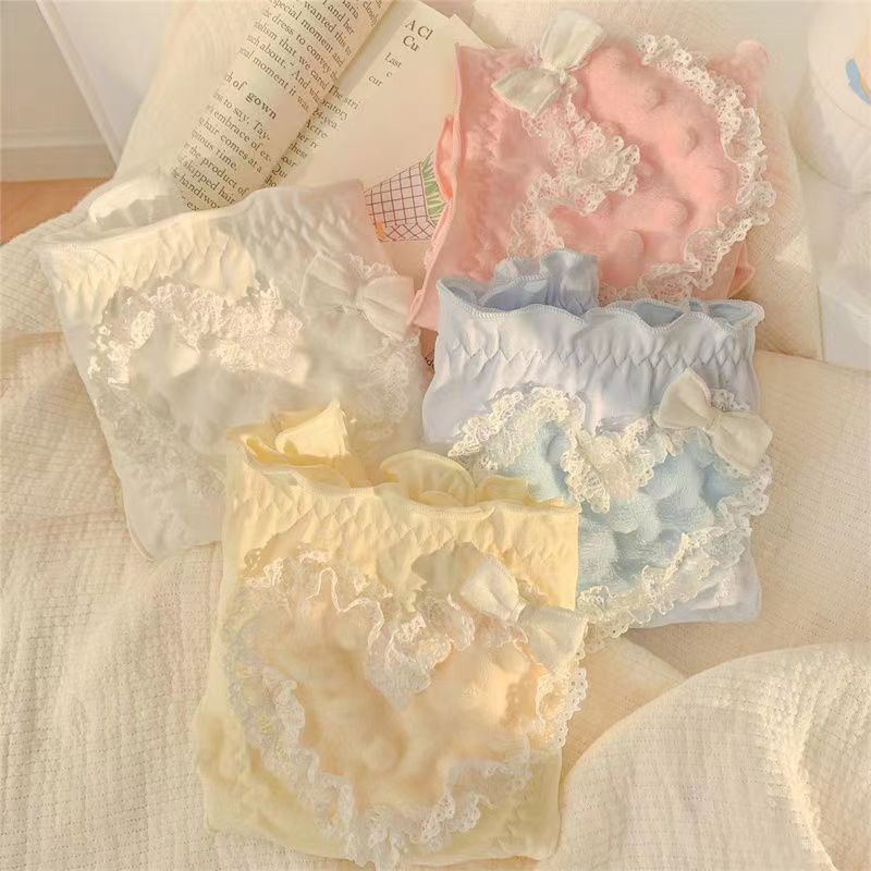 Plush, warm, and sweet Japanese-style mid-to-low-cut underwear for girls. Antibacterial crotch, cute, sweet, and comfortable.